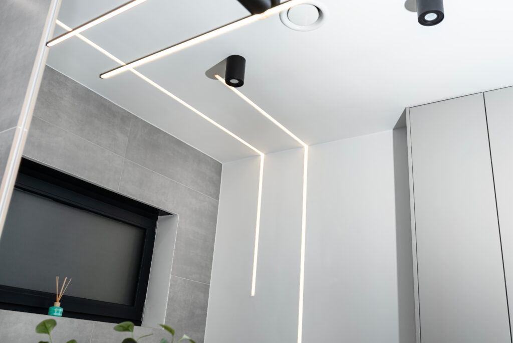 Nowoczesne oświetlenie LED sufitowe w łazience